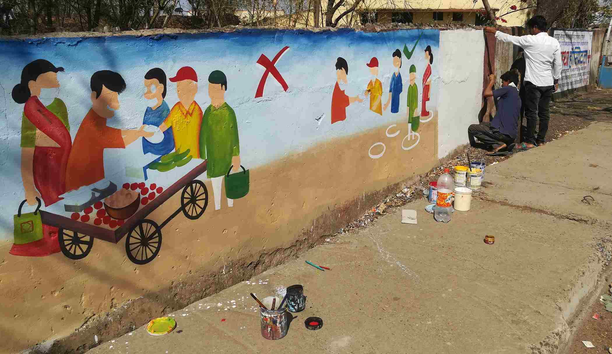 दीवारें बोल रही कोरोना से कैसे बचे, चित्र-स्लोगन से कर रहे जागरूक