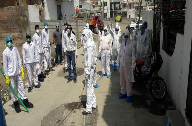 Ratlam VIDEO पूरा सील कर दिया मोहल्ले को, फिर किया यह काम