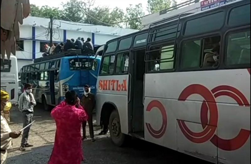 Workers left for Katni district from three bus in gwalior