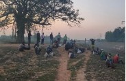 गैर प्रांत के श्रमिक घर वापसी की जुगाड़ में प्रतीकात्मक फोटो