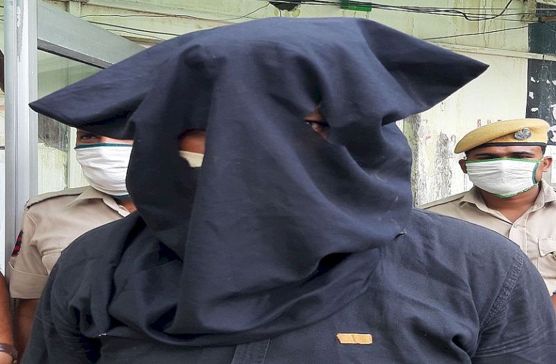 दुष्कर्म का आरोपी गिरफ्तार : पुलिस को देख भागा, बाद में झाडिय़ों के पीछे से दबोचा