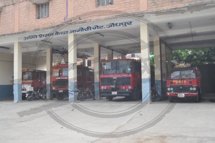 jodhpur nagar nigam fire brigade employees are working during curfew