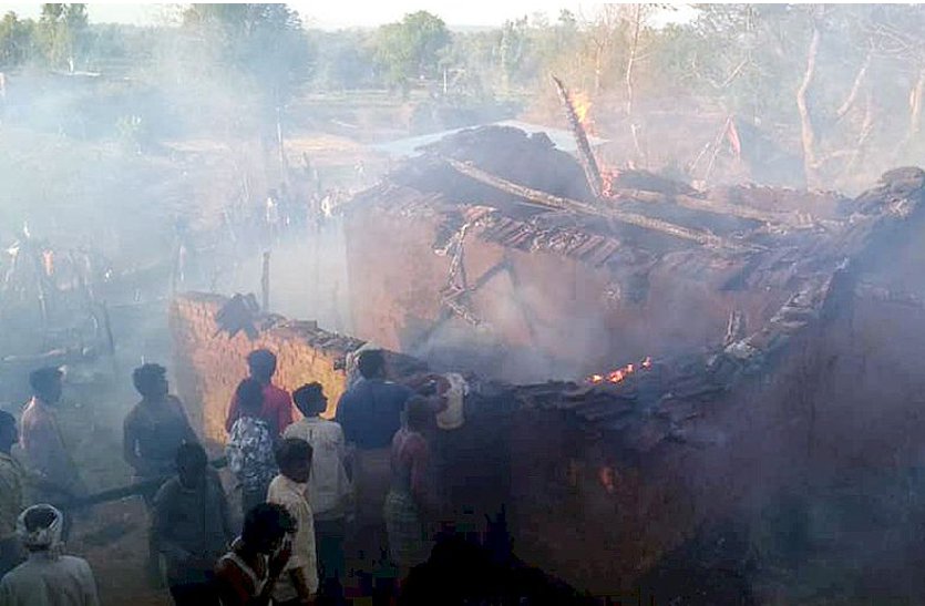 बांसवाड़ा : असरगढ़ जंगल में लगी आग, सटा मकान आग भी जला