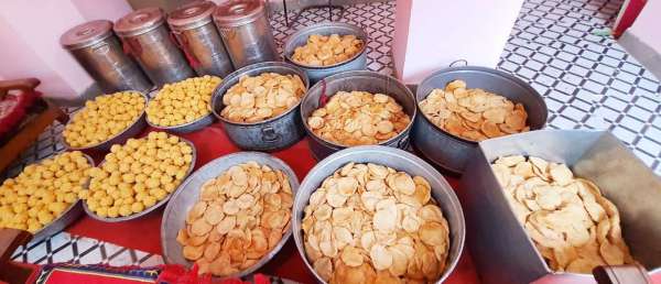 मेहंदीपुर बालाजी मंदिर ट्रस्ट कर रहा बेजुबानों की सेवा, मंदिर में रोग मुक्ति के लिए चल रहा हवन