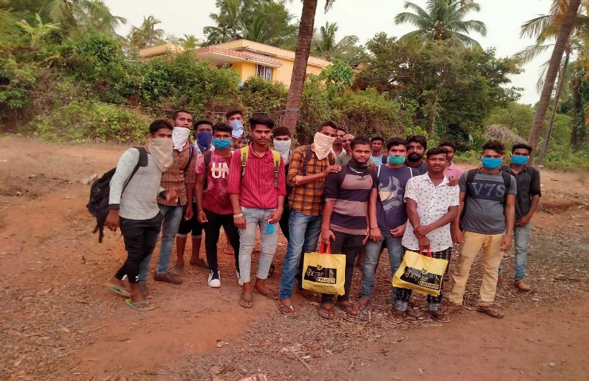 मेंगलूरु से छत्तीसगढ़ के लिए पैदल निकले, सरकारी हेल्पलाइन नंबरों से निराश मजदूर
