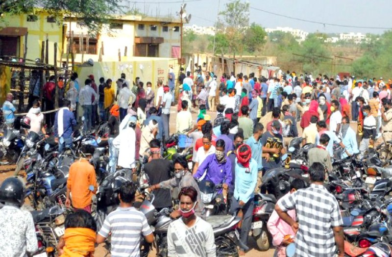 People break rules and getting petrol, ration and liquor without mask