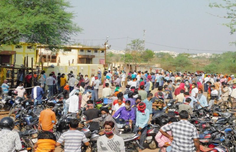 लापरवाही की हद...मास्क नहीं पहनने और सोशल डिस्टेंस का पालन न करने पर 651 लोगों पर जुर्माना