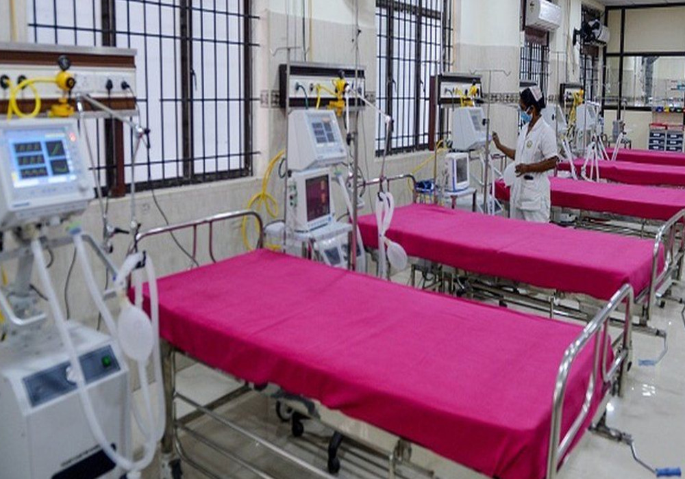 यूपी के मेडिकल कॉलेजों में 300 वेंटिलेटर और 4500 बेड, योगी सरकार ने अब तक खोले 1262 कोविड अस्पताल