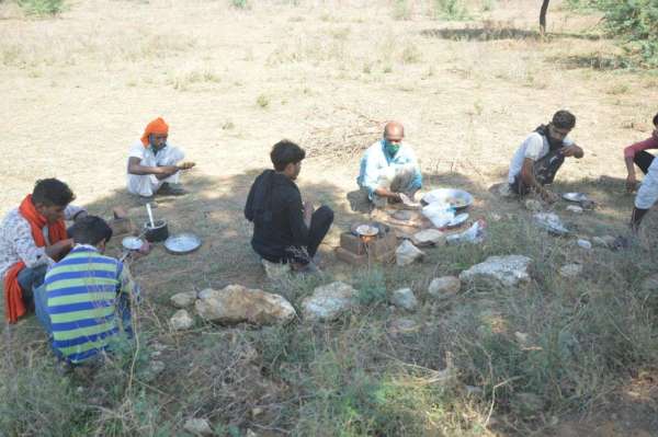 #coronaeffect : पापी पेट का सवाल है ....