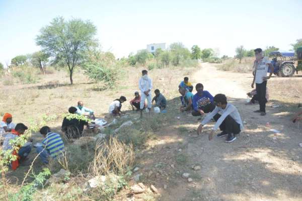 #coronaeffect : पापी पेट का सवाल है ....