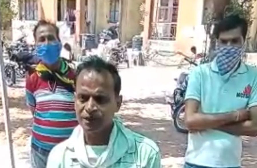 बंधी देने से मना करने पर कुछ लोगों ने सब्जी विक्रेताओं से मारपीट कर दी