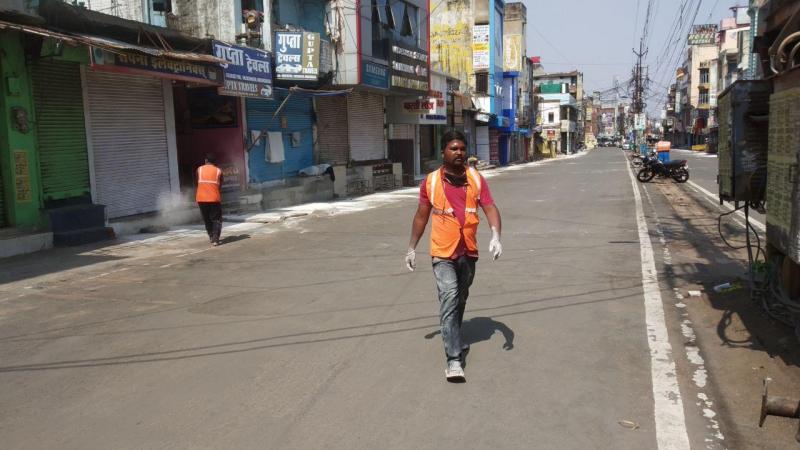 Employees without safety equipment