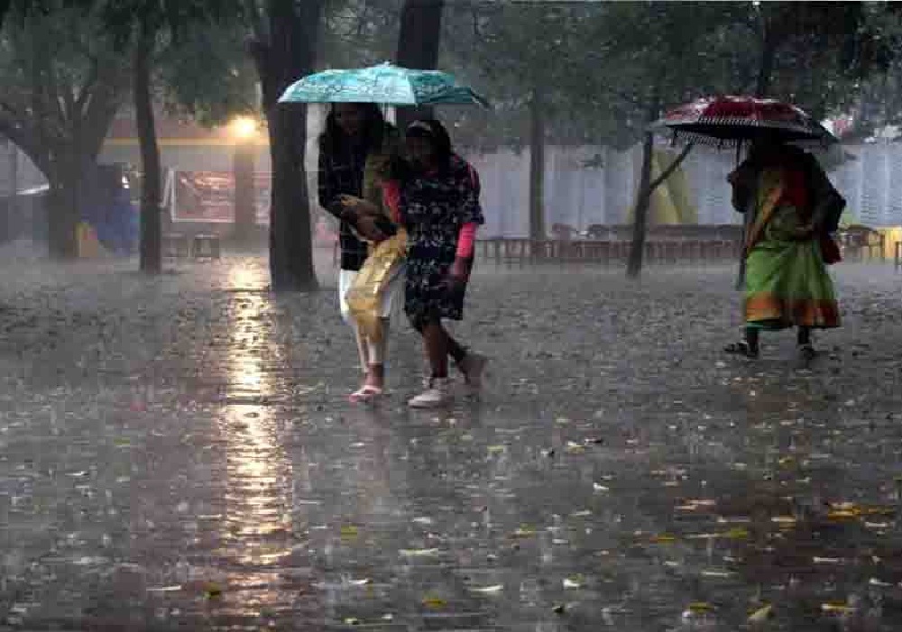 मई में हाफ स्वेटर वाली सर्दी, अगले कुछ दिनों तक तेज आंधी और जोरदार बारिश का अलर्ट, गिरेगा पारा