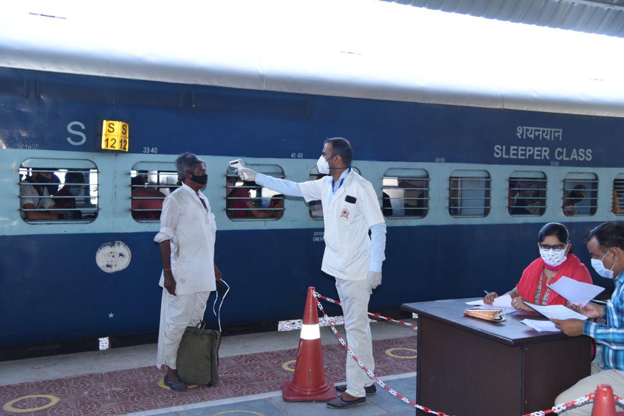 migrants stuck in lockdown came to jodhpur from special train