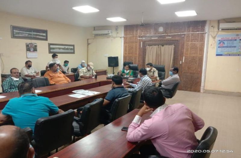 आज से खुलेगा शिवपुरी का बाजार, लाखों के बैनर हुए बेकार