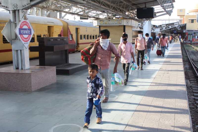 lockdown 3.0: प्रवासी मजदूरों को लेकर राजकोट से दूसरी ट्रेन यूपी के लिए रवाना