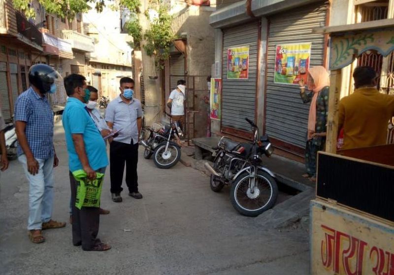 क्वारंटीन तोडऩे पर प्रशासन सख्त, पाबंद करने पहुंचे अधिकारी