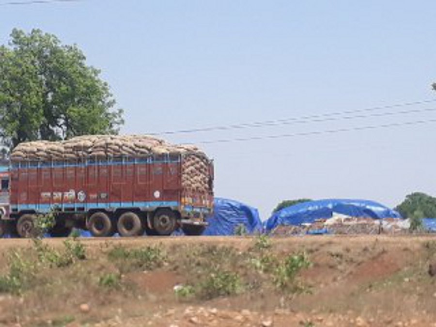 Overload transport of wheat from procurement center to warehouse