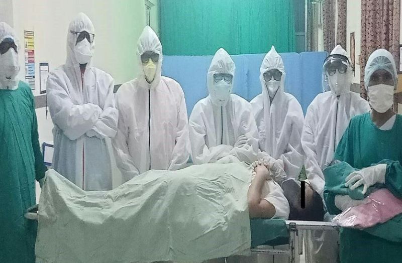 सैल्यूट: कोरोना संक्रमित गर्भवती महिला का सिजेरियन प्रसव कर नवजात की बचाई जान