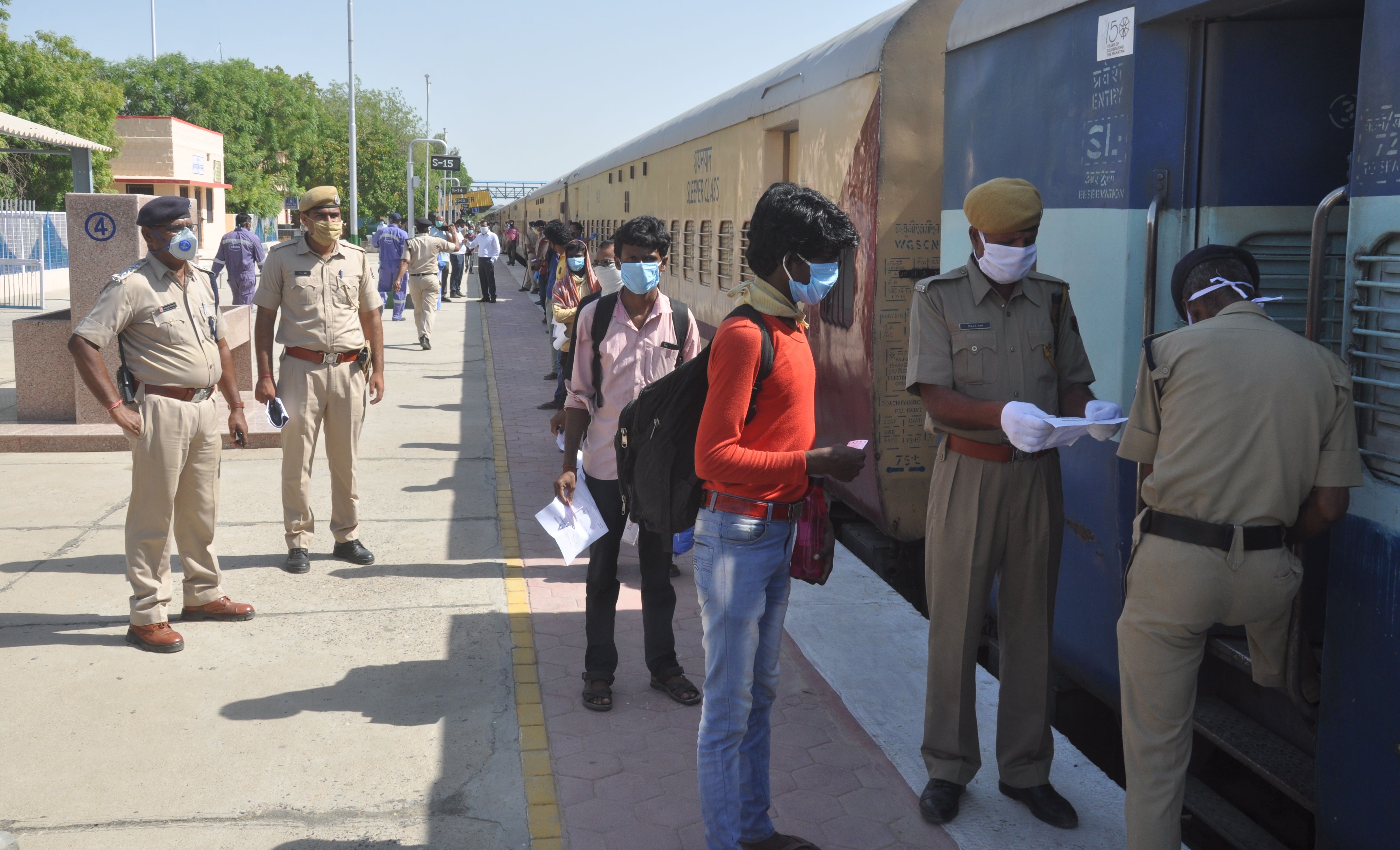 स्पेशल ट्रेन: बाड़मेर से 1200 श्रमिकों की बिहार रवानगी