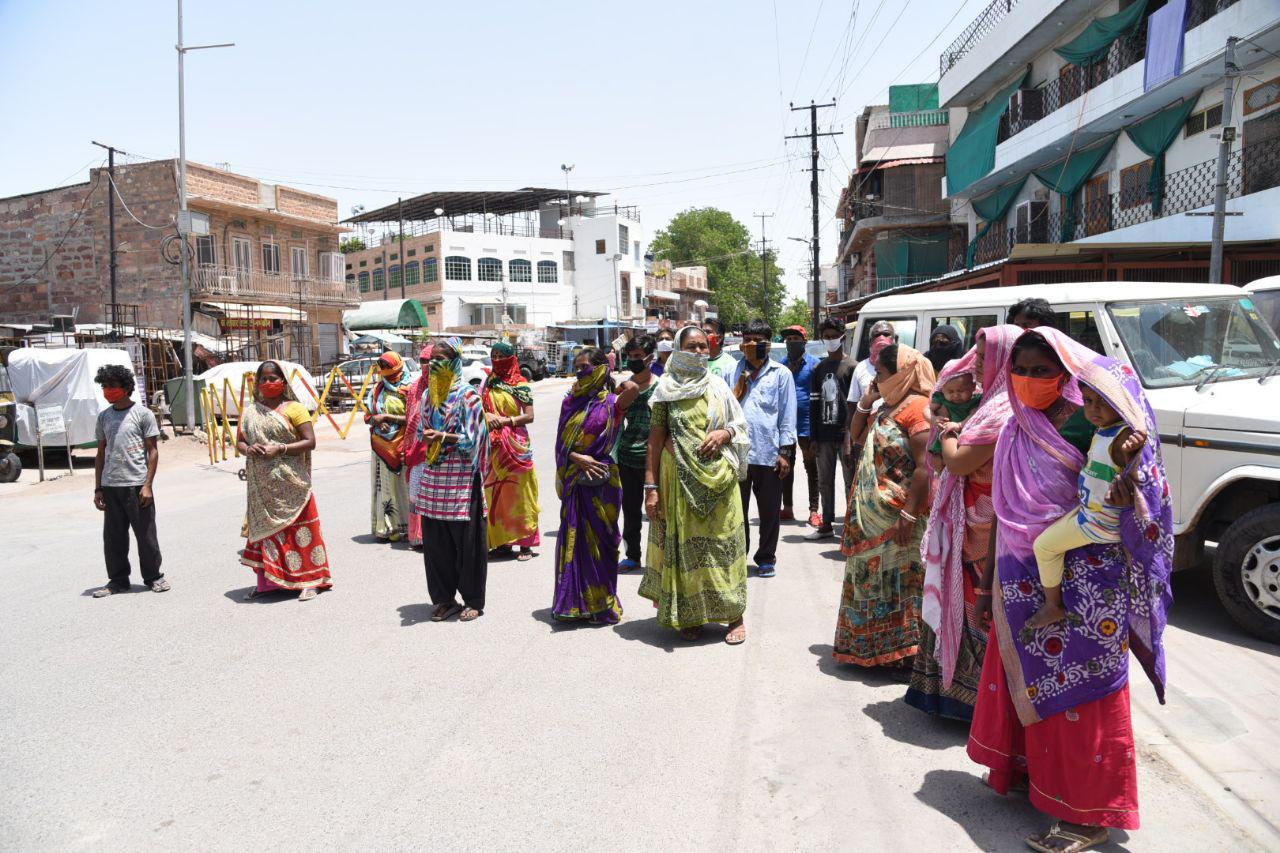migrants are waiting to go home during coronavirus lockdown