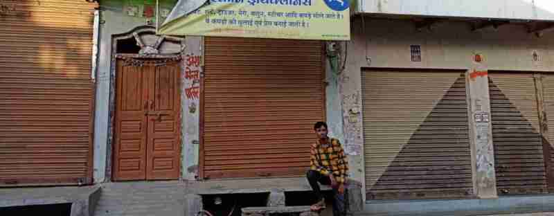 कोरोना ने काटी सैलून संचालकों की कमाई, दुकानें बंद होने से घर चलाना हुआ मुश्किल