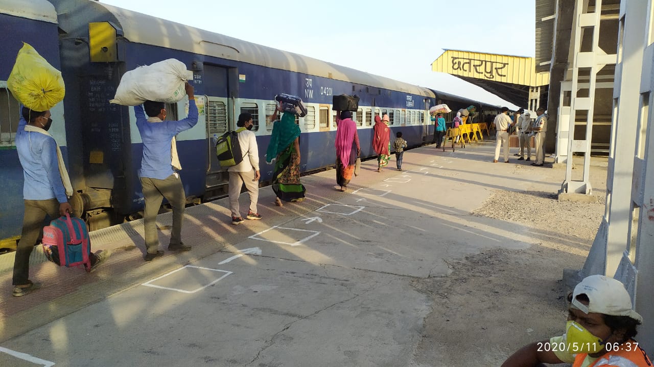 Migrant laborers return home by Shramik Express train
