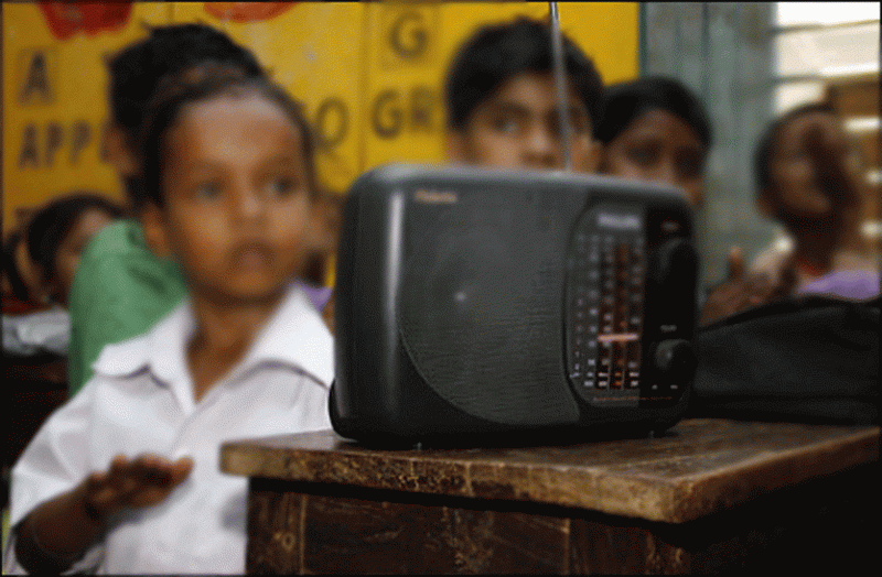 बच्चों ने लगाया कान, घर बैठे पाया ज्ञान