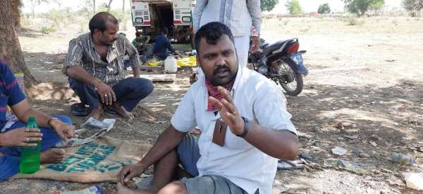 Auto racing on Mumbai roads running on Damoh bypass