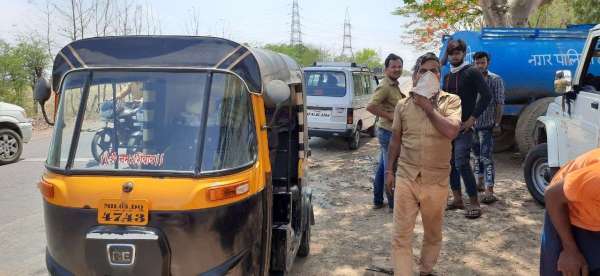 Auto racing on Mumbai roads running on Damoh bypass
