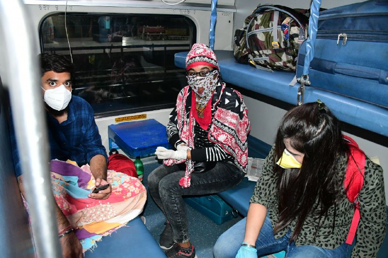 पहली स्पेशल ट्रेन नई दिल्ली बिलासपुर पहुंची भोपाल,मिडिल बर्थ भी यात्रियों को हो रही अलॉट , देखें वीडियो