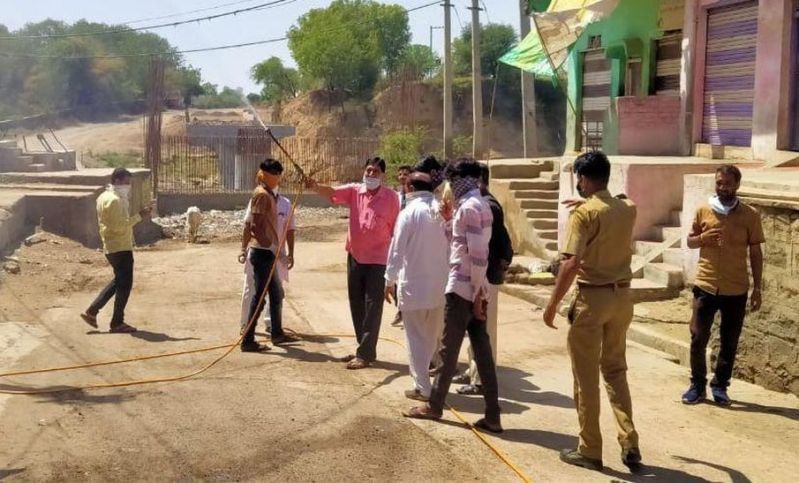 आदेश के नाम पर भर ली जेब, गांवों में सोडियम के मार दिए छींटे