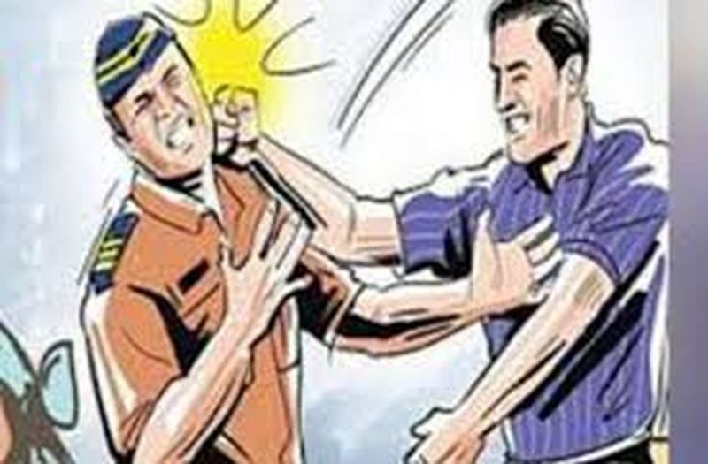 दुकान बंद कराने पहुंची पुलिस पर हमला