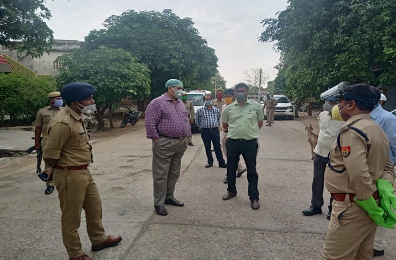 स्वास्थ्य कर्मियों के कोरोना पॉजिटिव पाए जाने के बाद जिला अस्पताल सील प्रशासन हलकान