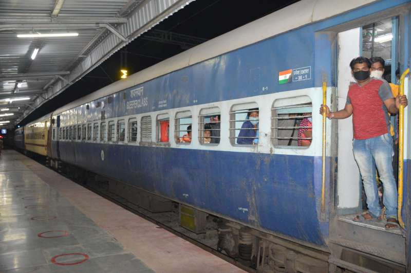 The train reached Faroh from Faridaba with 1400 people