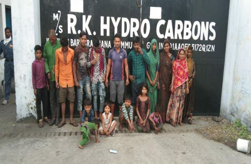 ट्रेन टिकट के 3 हजार रुपए मांगे तो रतलाम के 22 मजदूर घर आने के लिए 1500 किमी पैदल निकले