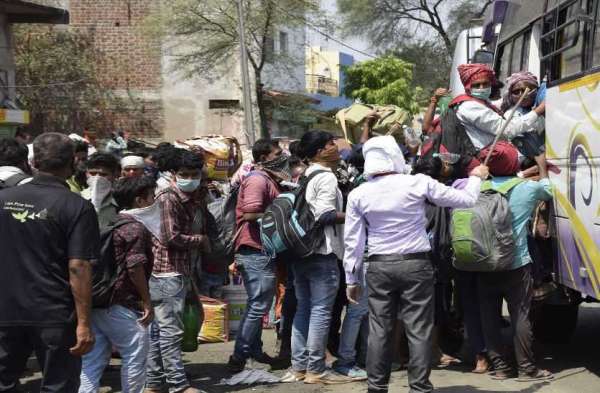 5 घंटे तक 2500 से ज्यादा मजदूरों के शहर में घुसने की आशंका से हड़कंप, बस बुलाकर किया रवाना