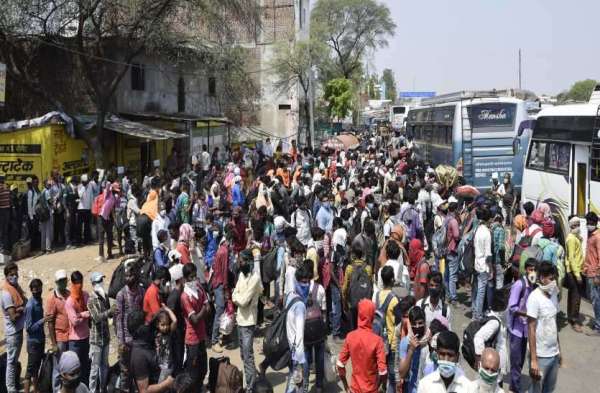 5 घंटे तक 2500 से ज्यादा मजदूरों के शहर में घुसने की आशंका से हड़कंप, बस बुलाकर किया रवाना