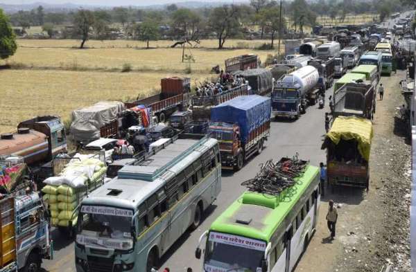 5 घंटे तक 2500 से ज्यादा मजदूरों के शहर में घुसने की आशंका से हड़कंप, बस बुलाकर किया रवाना