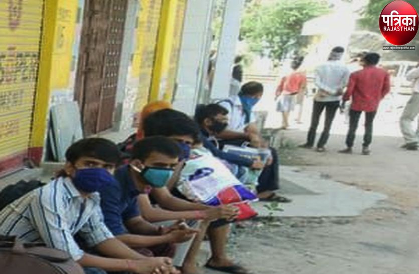 प्रवासियों से खतरा बढ़ा, नहीं हो रहे घरों में क्वारेंटाइन, ग्रामीण इलाकों में खुले घूम रहे