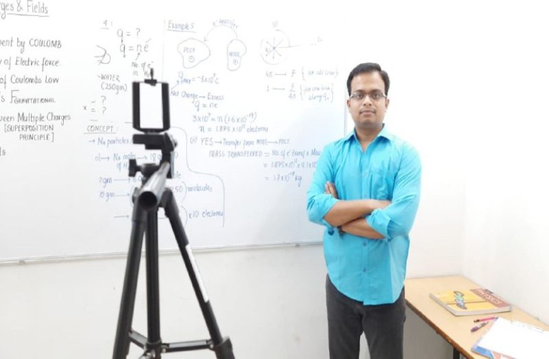 रायपुर के इस युवा ने यूट्यूब में मचाया धमाल, देश-विदेश के छात्रों के लिए बने स्टार टीचर