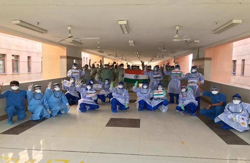 बीएसएफ के 42 जवान एम्स से डिस्चार्ज, लगाए भारत माता के जयकारे