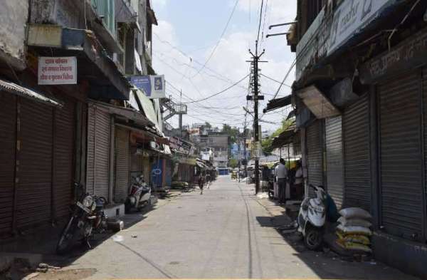टोटल लॉकडाउन के दौरान प्रशासन ने दिखाई सख्ती