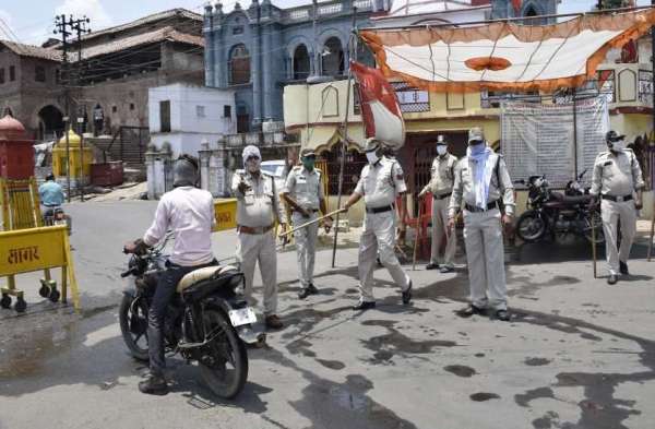टोटल लॉकडाउन के दौरान प्रशासन ने दिखाई सख्ती