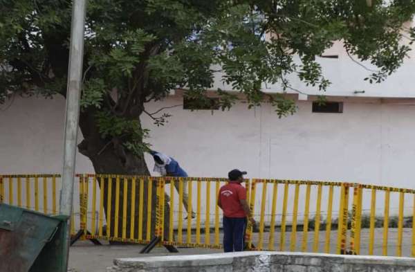 मनाही के बावजूद घर से बाहर सड़क पर घूम रहे सदर वासी