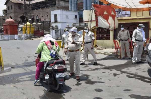 टोटल लॉकडाउन के दौरान प्रशासन ने दिखाई सख्ती