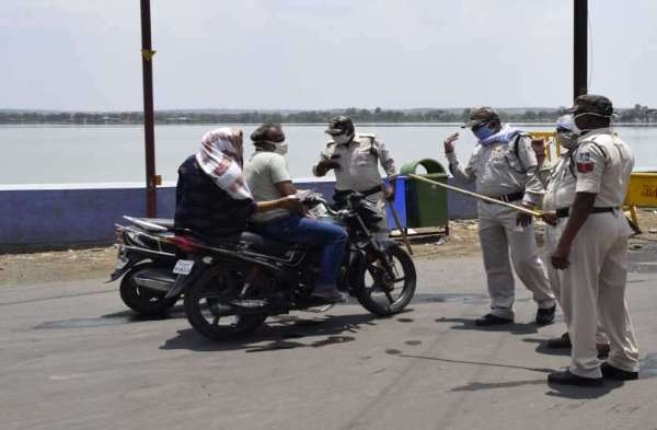 टोटल लॉकडाउन के दौरान प्रशासन ने दिखाई सख्ती