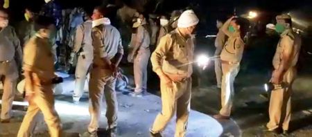 हाईवे किनारे खड़े कंटेनर में डीसीएम ने मारी टक्कर, 24 श्रमिकों की दर्दनाक मौत, 30 से ज्यादा घायल