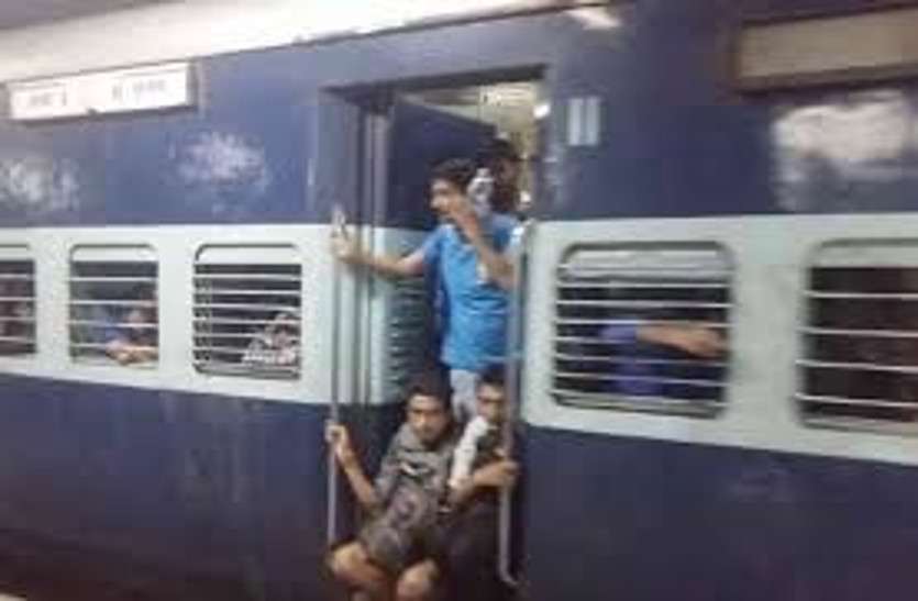 पश्चिम बंगाल के लिए चली पहली ट्रेन