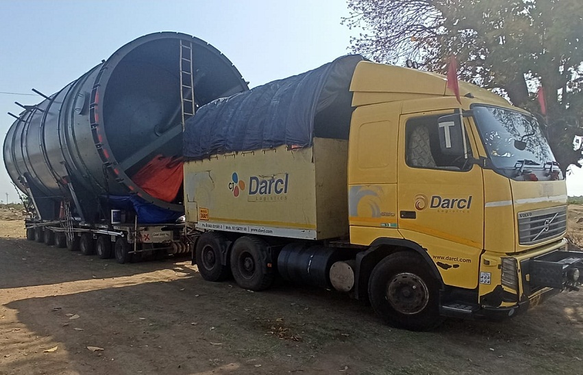 भारी भरकम ट्रोले ने कोटा में किया प्रवेश, गर्मी में गुजारना पड़ेगी रात !